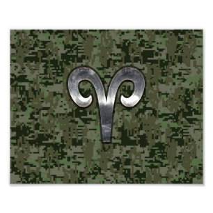 Aries Zodiac Sign on Woodland Green Digital Camo Foto Afdruk