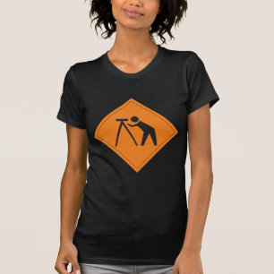 Arpenteur de terre au T-shirt des femmes de