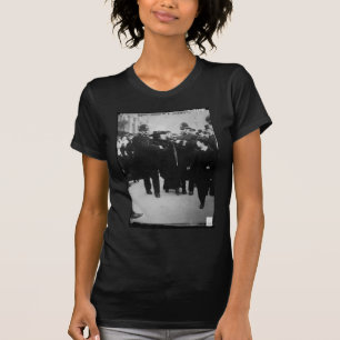 Arrestatie van een Suffragette in Londen England c T-shirt