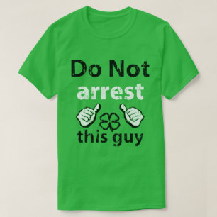 Arresteer deze man niet op het Shirt van St. Patri