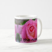 Arrêtez et sentez la tasse de roses (Devant droit)