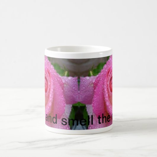 Arrêtez et sentez la tasse de roses (Centre)