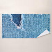 Arrière - plan de denim texturé. Trou déchiré dans (Serviette de bain)