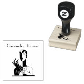  art deco dame met parels naam 	rubberstempel (Gestempeld)