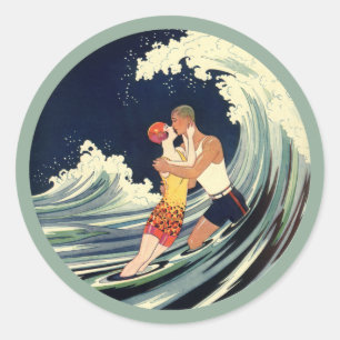 Art Deco minnaars kussen in de golven bij het stra Ronde Sticker