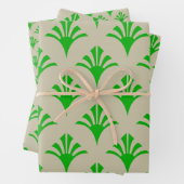Art Deco Patroon 02 - Donker Lime Groen op Gebroke Inpakpapier Vel (In situ)