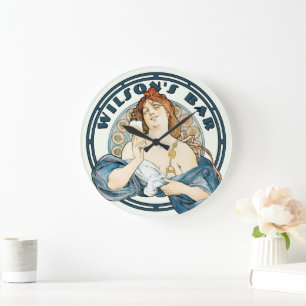 Art Nouveau Vrouw van Artigue Pub of Bar Grote Klok