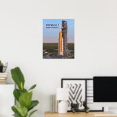Artemis One Moon Rocket op pad Poster (Thuiskantoor)