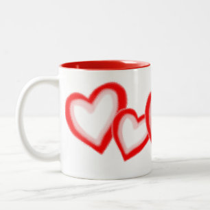Artistieke rode roze harten patroon op wit tweekleurige koffiemok