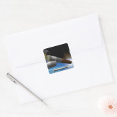 Artistieke uitlevering van een zware lift vierkante sticker (Envelop)