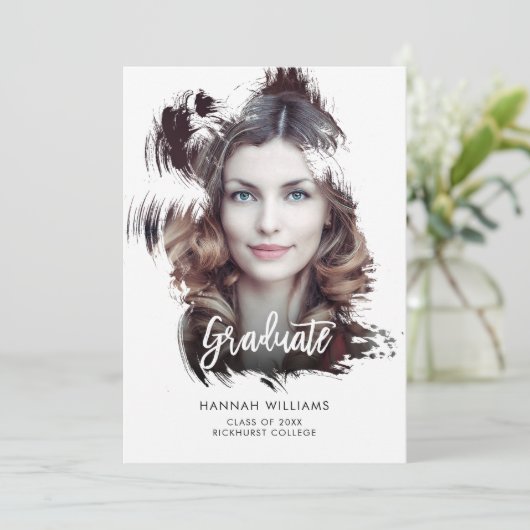 Artsy Brush Stroke Overlay Graduation Faire-part (Debout devant)