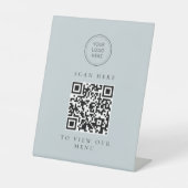 ARYA Moderne Sage Green Business Menu QR Code Reclamebord Met Voetstuk (Voorkant)