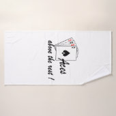 As au-dessus du reste blanc (Serviette de bain)