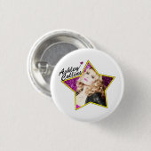 Ashley Collins Star Pin Badge. Ronde Button 3,2 Cm (Voorkant /achterkant)