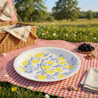 Assiette en papier à effet de gravure sur bois ave
