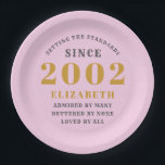 Assiettes En Carton 21st Birthday Born 2002 Ajouter Nom Rose<br><div class="desc">Anniversaire personnalisé ajoutez votre nom et plaque de papier de l'année. Modifiez le nom et l'année avec le modèle fourni. Un merveilleux accessoire de fête d'anniversaire personnalisé. Plus de cadeaux et de fournitures de fête disponibles avec le design "normes de fixation" dans le magasin.</div>