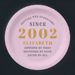 Assiettes En Carton 21st Birthday Born 2002 Ajouter Nom Rose<br><div class="desc">Anniversaire personnalisé ajoutez votre nom et plaque de papier de l'année. Modifiez le nom et l'année avec le modèle fourni. Un merveilleux accessoire de fête d'anniversaire personnalisé. Plus de cadeaux et de fournitures de fête disponibles avec le design "normes de fixation" dans le magasin.</div>