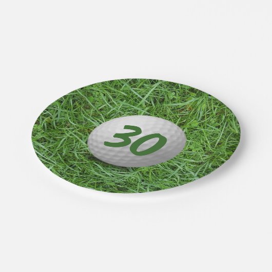 Assiettes En Carton 30e anniversaire Golf Ball on Grass Papier Plaque (Angle)