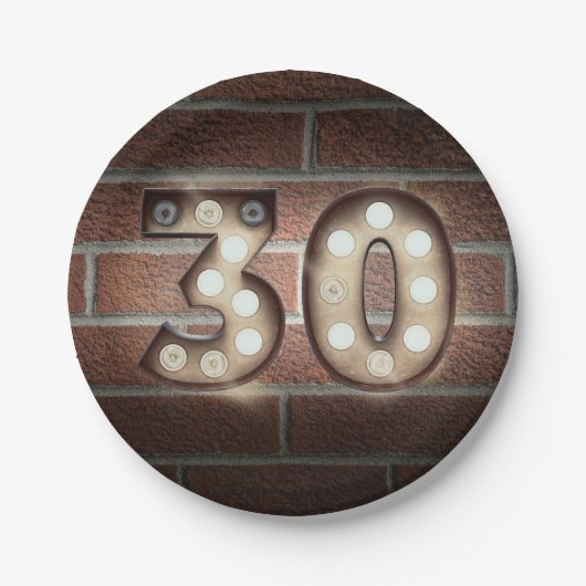 Assiettes En Carton 30e anniversaire marque marquee sur mur en brique (Devant)