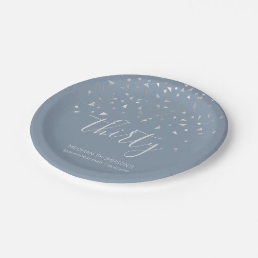 Assiettes En Carton 30e fête d'anniversaire Dusty Blue Silver Confetti (Angle)