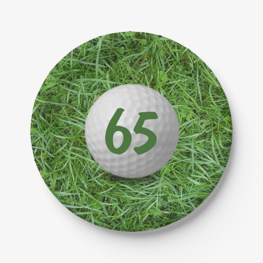Assiettes En Carton 65e anniversaire Golf Ball on Grass Papier Plaque (Devant)