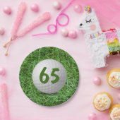 Assiettes En Carton 65e anniversaire Golf Ball on Grass Papier Plaque (Fête)