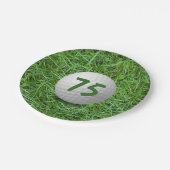 Assiettes En Carton 75e anniversaire Golf Ball on Grass (Angle)