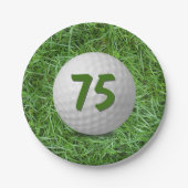 Assiettes En Carton 75e anniversaire Golf Ball on Grass Papier Plaque (Devant)