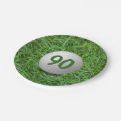 Assiettes En Carton 90e anniversaire Golf Ball on Grass Papier Plaque (Angle)