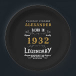 Assiettes En Carton 90th Birthday Born 1932 Vintage Black Ajouter Nom<br><div class="desc">Une plaque de papier classique personnalisée pour cette célébration d'anniversaire pour quelqu'un né en 1932. Ajoutez le nom à ce design vintage de style rétro noir, blanc et or pour un cadeau d'anniversaire personnalisé. Modifiez facilement le nom et l'année avec le modèle fourni. Un merveilleux cadeau d'anniversaire noir personnalisé. Plus...</div>