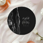 Assiettes En Carton Agate Geode Script Black Silver Dark Mariage<br><div class="desc">Ces élégantes plaques mariages modernes présentent une aquarelle noire décorée de parties scintillant en faux argent. Customisez facilement le texte gris argenté sur un arrière - plan noir en ardoise,  avec les noms de la mariée et du marié en calligraphie manuscrite sur une grande esperluette gris pâle.</div>