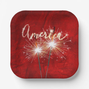 Assiettes En Carton America Sparkler sur plaque en cuir rouge