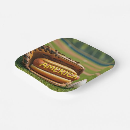 Assiettes En Carton American Hot Dog dans un gant de baseball (Angulaire)