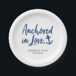 Assiettes En Carton Ancré Dans Love Beach Mariage Nautique<br><div class="desc">Ajoutez une touche attentive à votre journée de mariage avec ces assiettes sur le thème nautique personnalisées avec vos noms et votre date.</div>