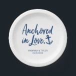 Assiettes En Carton Ancré Dans Love Beach Mariage Nautique<br><div class="desc">Ajoutez une touche attentive à votre journée de mariage avec ces assiettes sur le thème nautique personnalisées avec vos noms et votre date.</div>