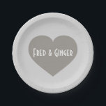 Assiettes En Carton Anniversaire de l'argent<br><div class="desc">Cette plaque en papier présente un coeur argenté en forme de solide, recouvert de texte modèle, pour les noms de la mariée et du marié célébrant 25 ans de mariage. Personnalisez le style de police, la couleur et la taille. Grand cadeau anniversaire en argent ou mariage ou anniversaire de la...</div>