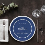 Assiettes En Carton Anniversaire marine bleu blanc minimaliste homme g<br><div class="desc">Un arrière - plan bleu marine décoré d'un cadre blanc. Personnalisez et ajoutez une date,  un nom,  un âge.</div>