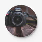 Assiettes En Carton Appareil-photo orienté, une image d'un (Devant)