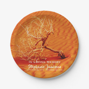 Assiettes En Carton Arbre solitaire dans la célébration de sable de
