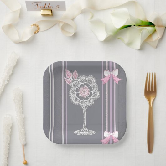 Assiettes En Carton Art de l'IA rose et gris (Mariage)