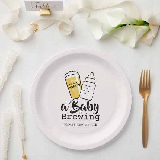 Assiettes En Carton Baby is Brewing Beer Baby Bottle Pink Baby Shower (Mariage)