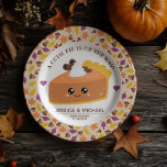 Assiettes En Carton Baby shower d'automne Cutie Pie<br><div class="desc">Plaque de papier Baby shower d’automne Cutie Pie - Vous voudrez certainement un morceau de cette plaque de papier baby shower à tarte cuite. Composé d'un joli petit morceau de tarte citrouille, entouré de feuilles d'automne fraîches et vertigineuses. Nous tombons tous pour l'épice citrouille et tout ce qui est bien....</div>