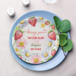 Assiettes En Carton Baby shower de fraise douce Berry imprimé<br><div class="desc">Berry baby shower de fraise sucrée personnalisé monogramme imprimé plaques modèle,  jardin d'été fraise à thème baby shower assiettes fraises et marguerites thème jardin décoration table personnalisée</div>