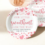 Assiettes En Carton Baby shower de la Saint Valentin Pink Little Sweet<br><div class="desc">Pink Little Sweetheart Valentine's Day Baby shower Plaques de papier Ces Baby showers Pink Little Sweetheart Valentine's Day sont là pour ajouter une touche de beauté à votre célébration! Avec leur design charmant, elles apportent une touche de douceur supplémentaire à votre décor de baby shower. Parfaits pour ces moments de...</div>