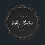 Assiettes En Carton Baby shower noir contemporain<br><div class="desc">Une typographie audacieuse et tendance pour votre papeterie de fête,  simple mais élégante avec un thème noir et blanc. Entièrement personnalisable : vous pouvez modifier les couleurs de la police et de l'arrière - plan si nécessaire.</div>