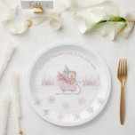 Assiettes En Carton Baby shower rose Little Snowflake<br><div class="desc">Ours doux aux flocons de neige roses et argentés. "Un petit flocon de neige est sur le chemin" typographie dans une police simple créer cette plaque de papier baby shower d'hiver parfaite. Couleurs douces roses pour une douche bébé fille. Saupoudrer sur le fond cette plaque en papier mignon pour l'événement...</div>