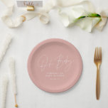 Assiettes En Carton Baby shower script moderne rose rose girly élégant<br><div class="desc">Baby shower script moderne simple rose rose girly élégant design d'invitation de fête.</div>