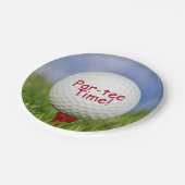 Assiettes En Carton balle de golf sur tee rouge dans l'herbe (Angle)