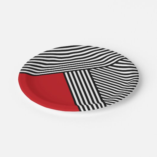 Assiettes En Carton Bandes noires et blanches avec triangle rouge (Angle)
