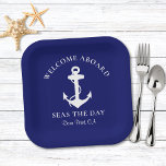 Assiettes En Carton Bateau Ancre Marine Bleu Personnalisé<br><div class="desc">Plaques de papier moderne sur le thème nautique pour votre bateau qui présentent une illustration blanche d'une ancre sur un arrière - plan bleu marine foncé. Personnalisez le texte "Welcome Aboard" et le nom et l'emplacement de votre bateau dans une élégante typographie blanche.</div>